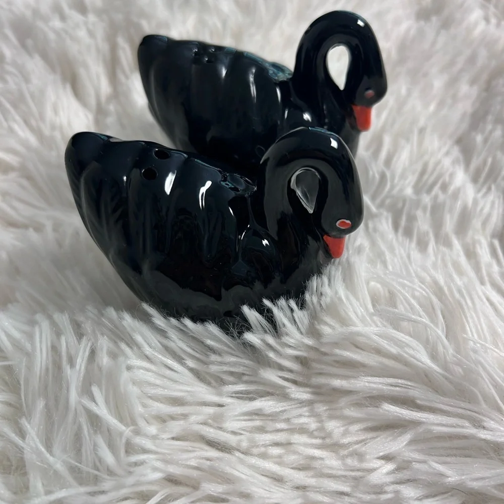 Black Swans Salt & Pepper Shakers set Ceramic Decor new
